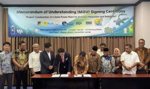 Wabup Touna, Surya Lapasiri Saat Menghadiri Penandatanganan MoU Proyek Pembangunan Pembangkit Listrik Tenaga Surya di Jakarta. Foto; Prokopim