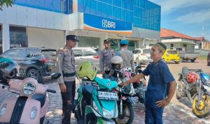Personel Polsek Ampana Kota saat melakukan Patroli Dialogis di obyek Vital BRI Cabang Ampana.