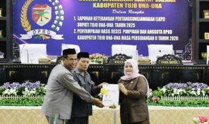 Wabup Surya saat menghadiri rapat paripurna DPRD Touna